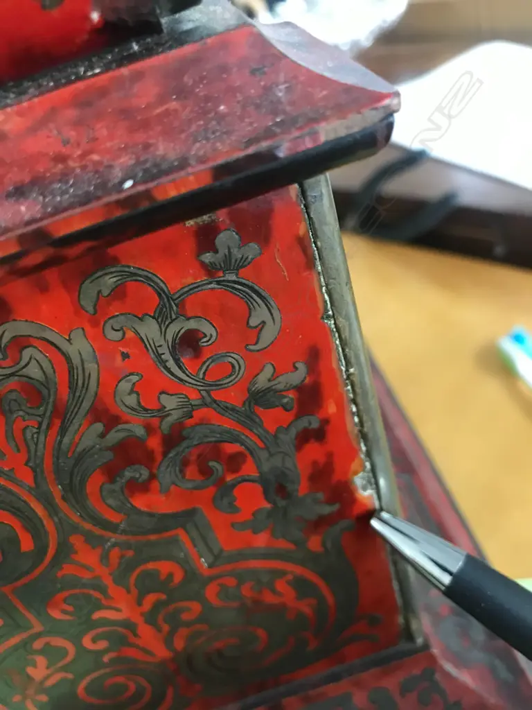 A French 19thC red tortoiseshell lacquer and boulle cut brass inlay mantel clock Image 1++