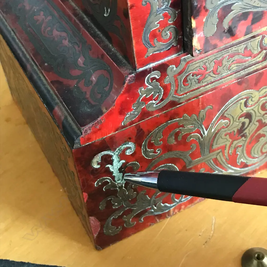 A French 19thC red tortoiseshell lacquer and boulle cut brass inlay mantel clock Image 1++