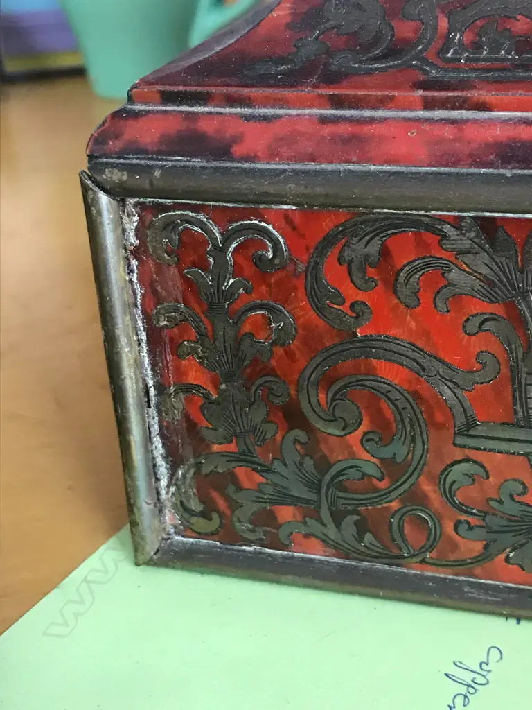 A French 19thC red tortoiseshell lacquer and boulle cut brass inlay mantel clock Image 1++