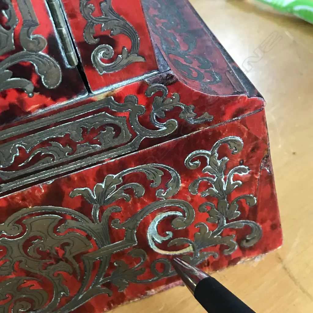 A French 19thC red tortoiseshell lacquer and boulle cut brass inlay mantel clock Image 1++