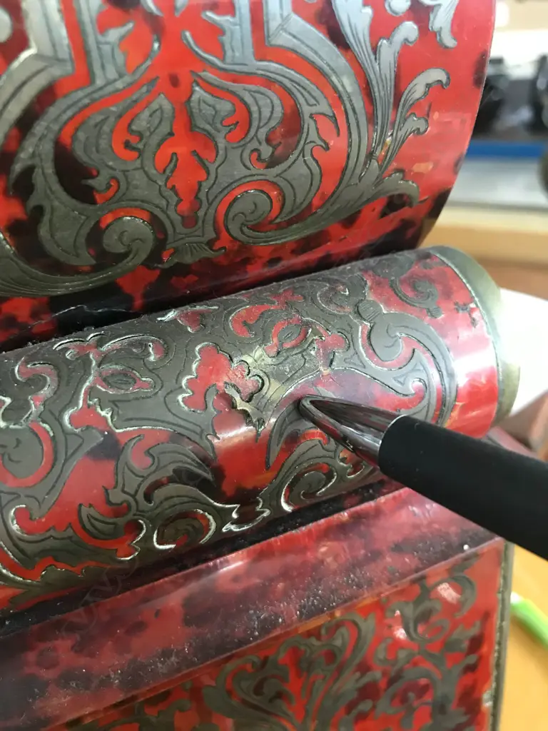 A French 19thC red tortoiseshell lacquer and boulle cut brass inlay mantel clock Image 1++