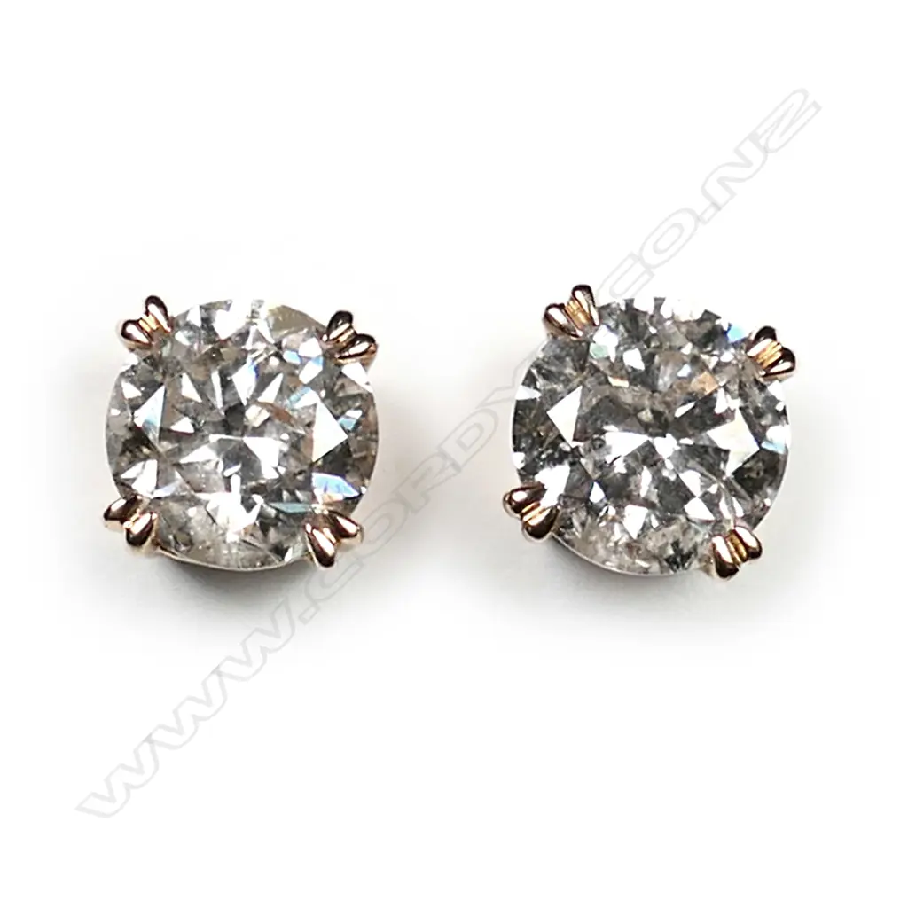 A pair of 18ct rose gold diamond stud earrings Image 1++