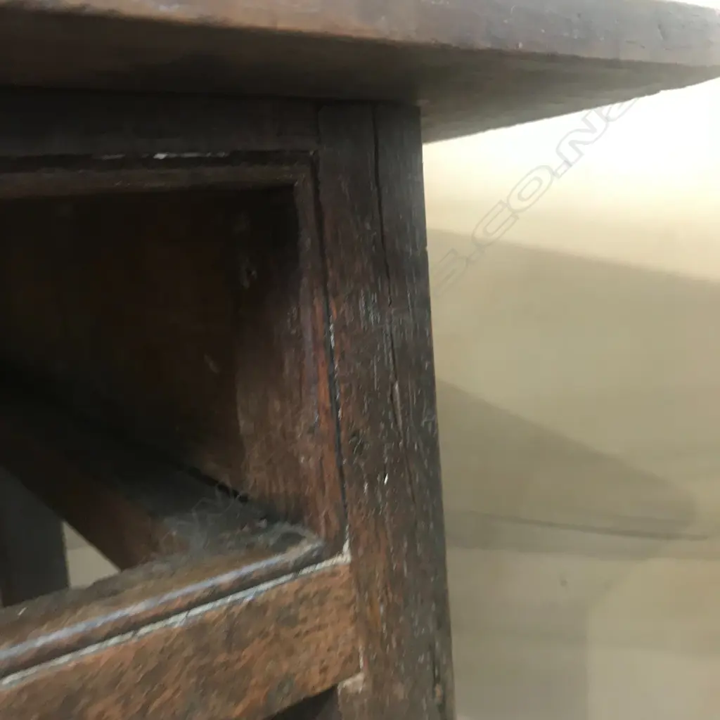 A Georgian oak side table Image 1++