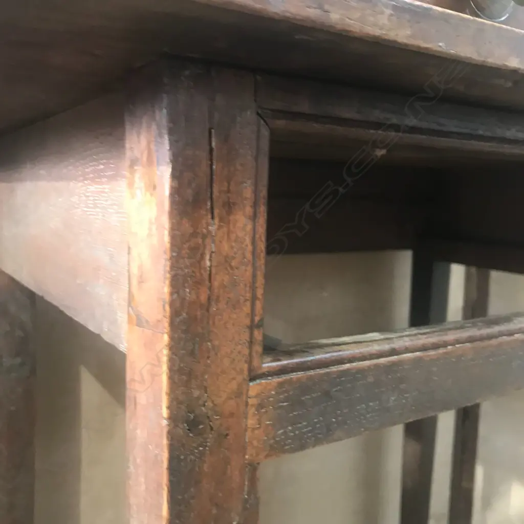 A Georgian oak side table Image 1++