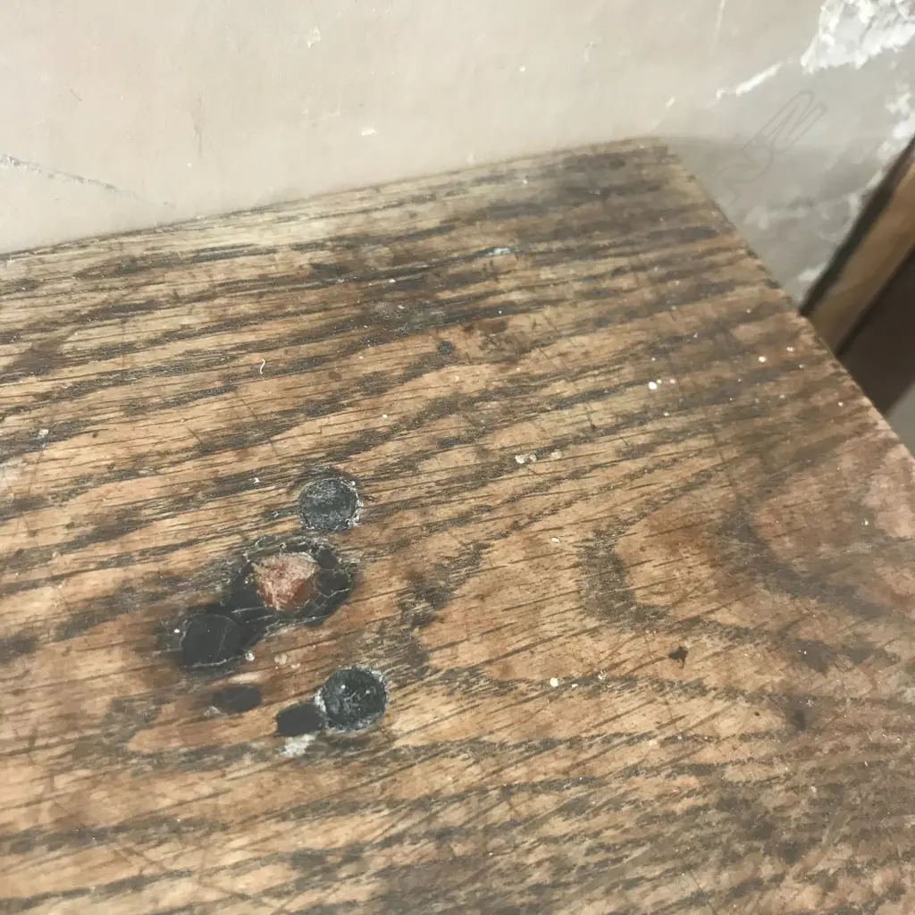 A Georgian oak side table Image 1++