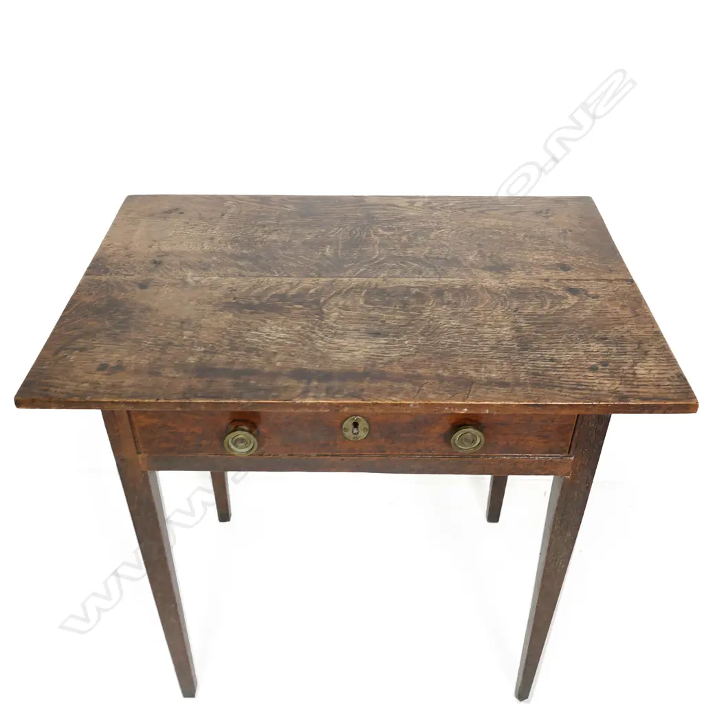 A Georgian oak side table Image 1++