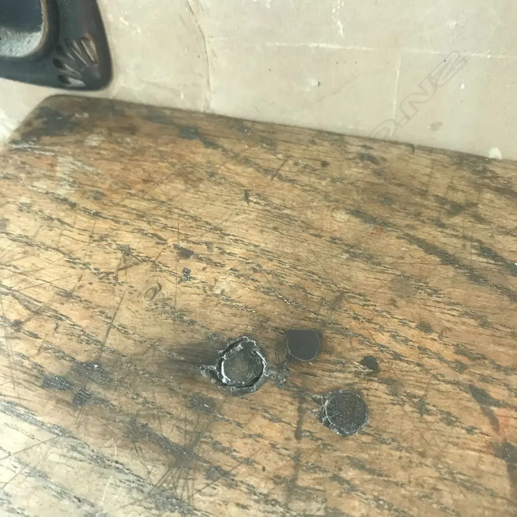 A Georgian oak side table Image 1++