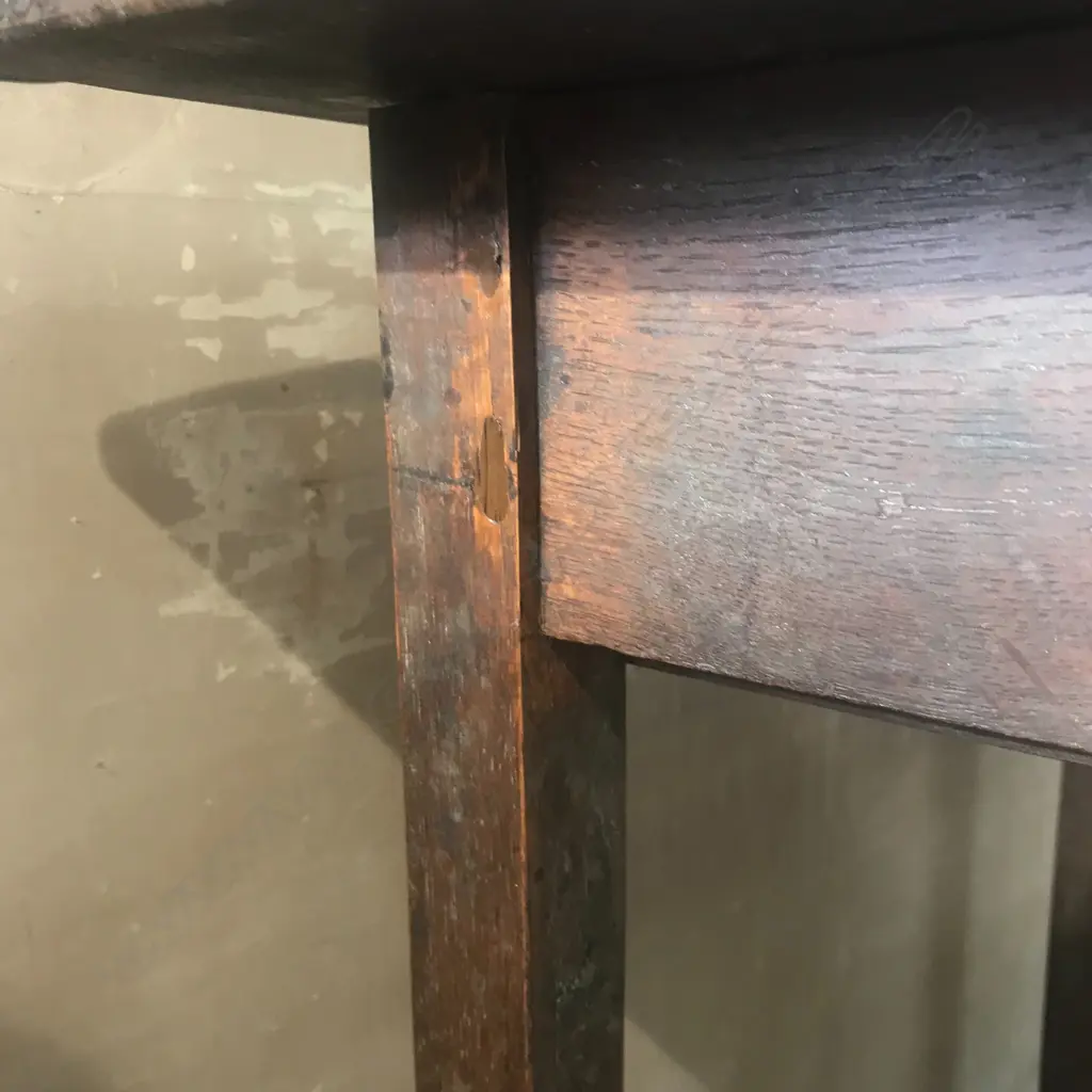 A Georgian oak side table Image 1++
