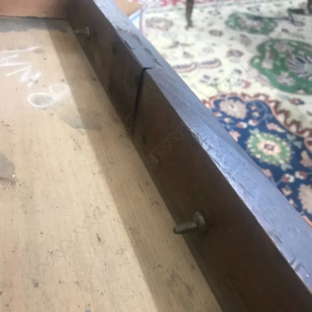 A Georgian oak side table Image 1++