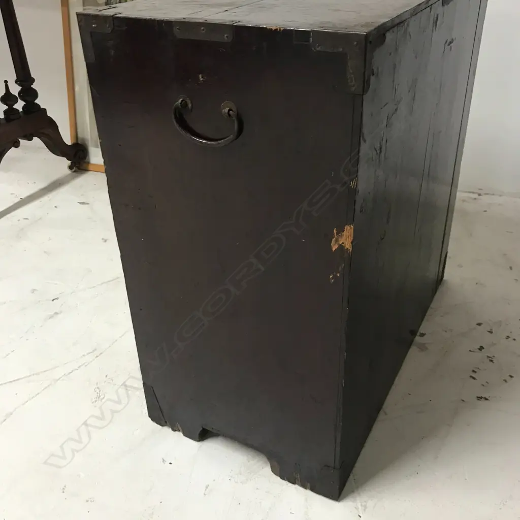 A c.1900 Japanese small tansu chest Image 1++