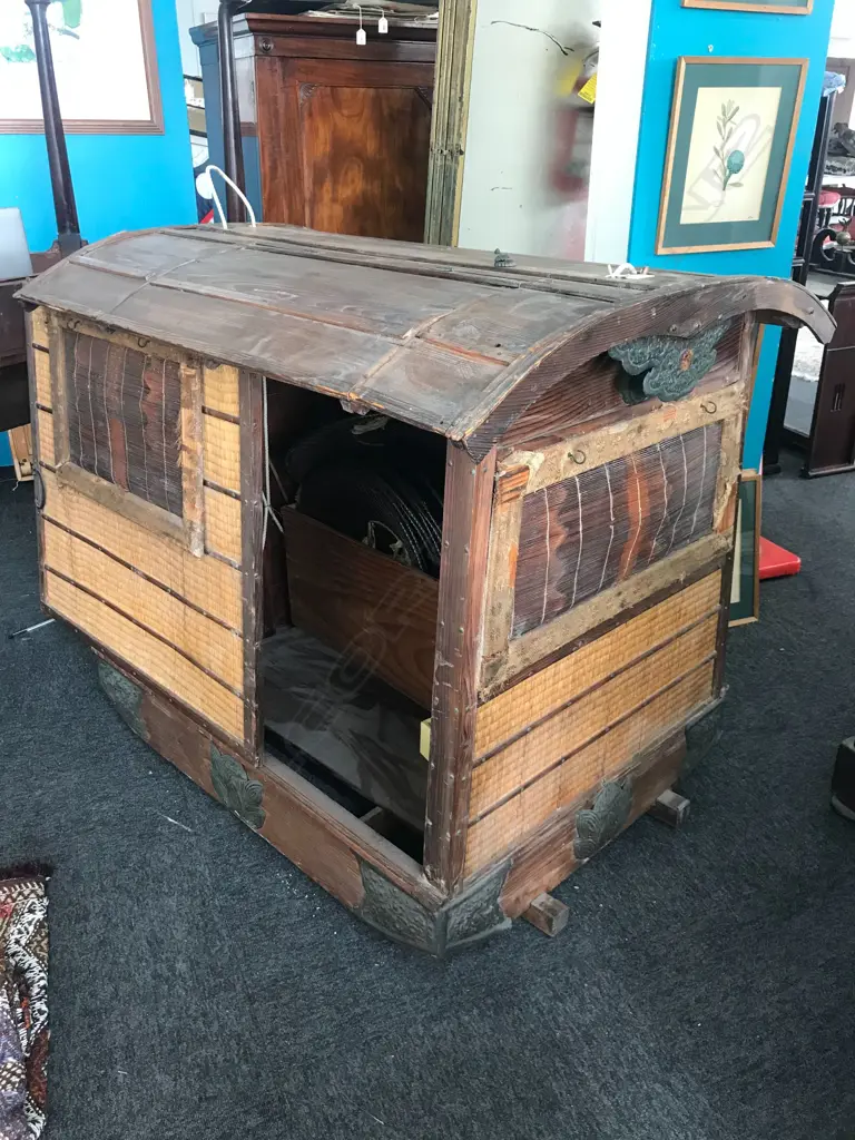 A rare mid to late Edo-period (1800s) Japanese doctor’s palanquin Image 1++