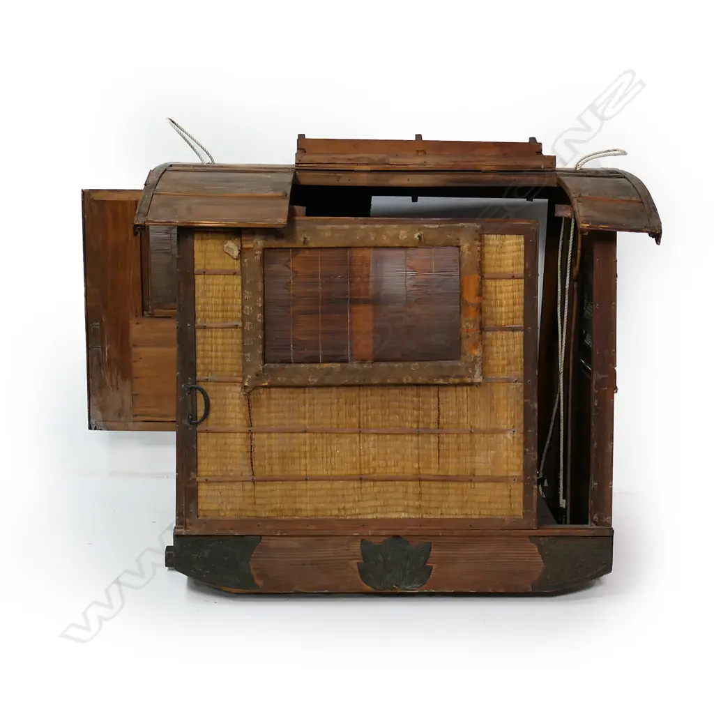 A rare mid to late Edo-period (1800s) Japanese doctor’s palanquin Image 1++
