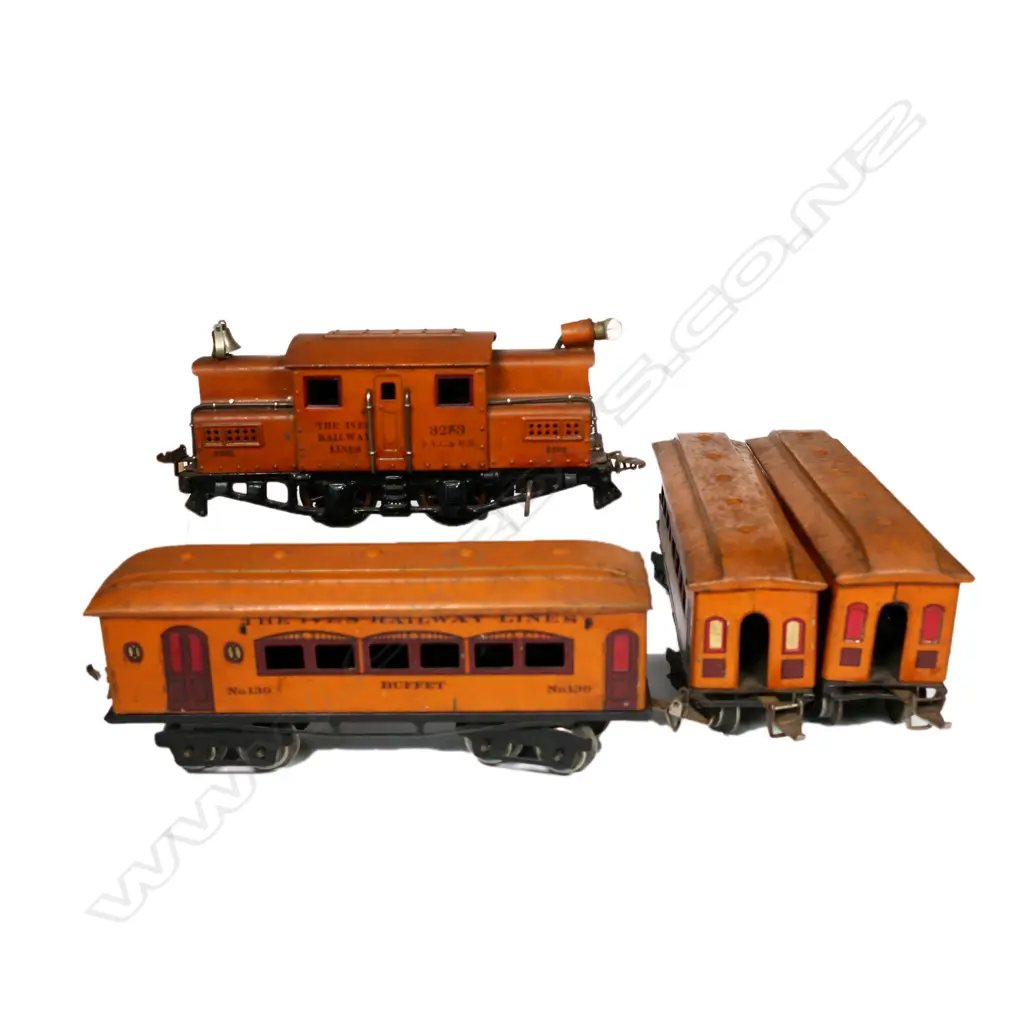 A set of Ives O-gauge pre-war electric loco and three carriages, Image 1++