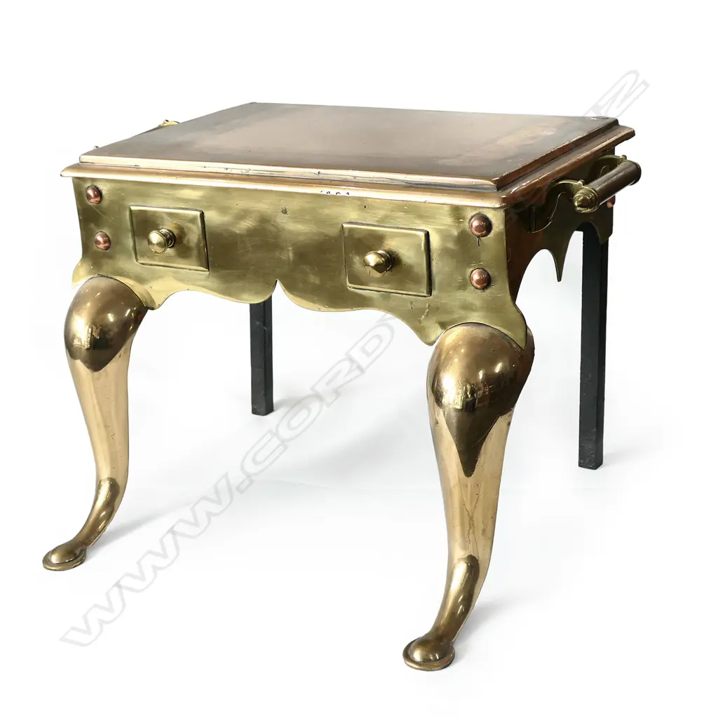 A substantial Victorian brass trivet/footman, Image 1++