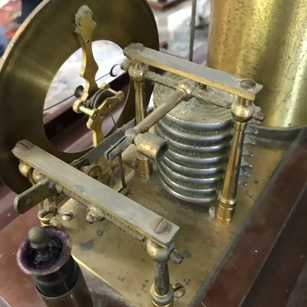 An early 20thC recording barograph, Image 1++