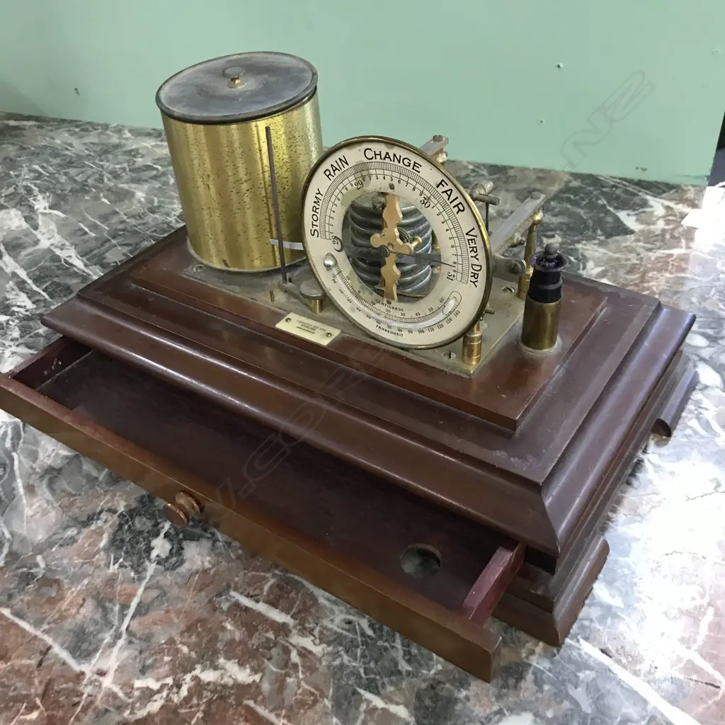 An early 20thC recording barograph, Image 1++