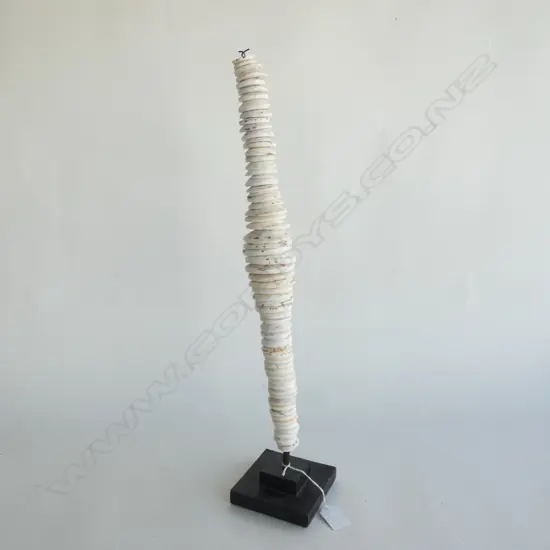 A PNG sapi-sapi money shell stack