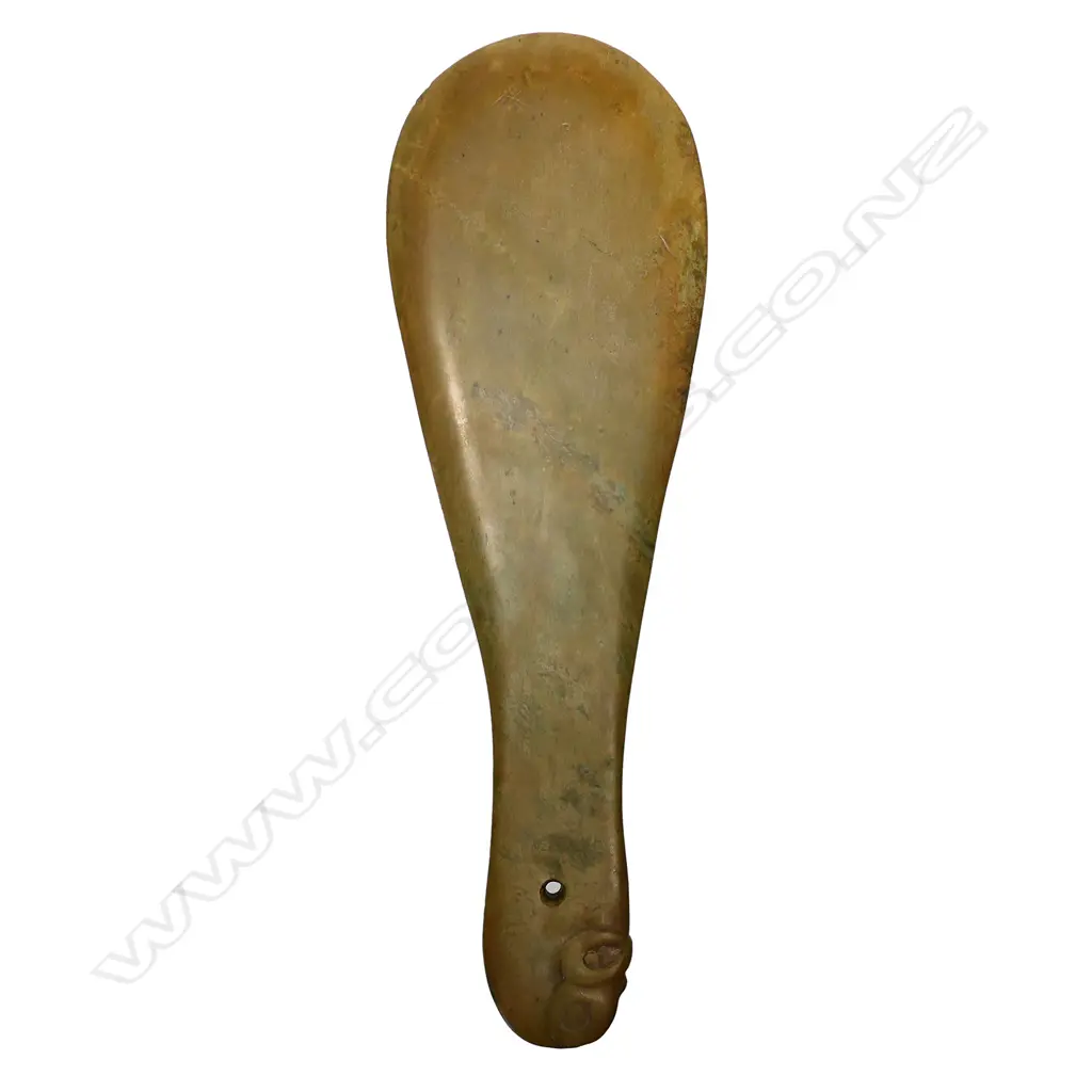 An unusual raukaraka pounamu mere, Image 1++