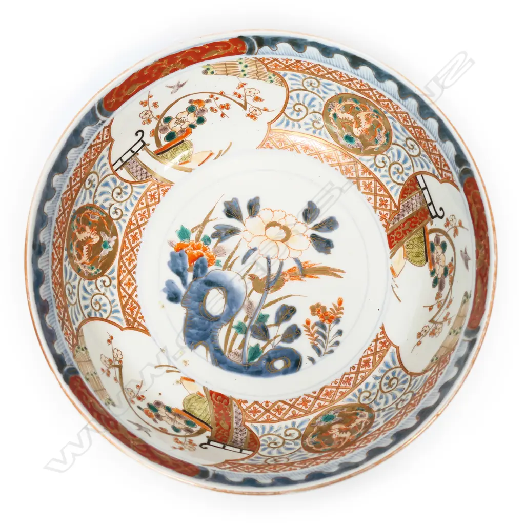 A Japanese Meiji period Imari footed bowl, Image 1++