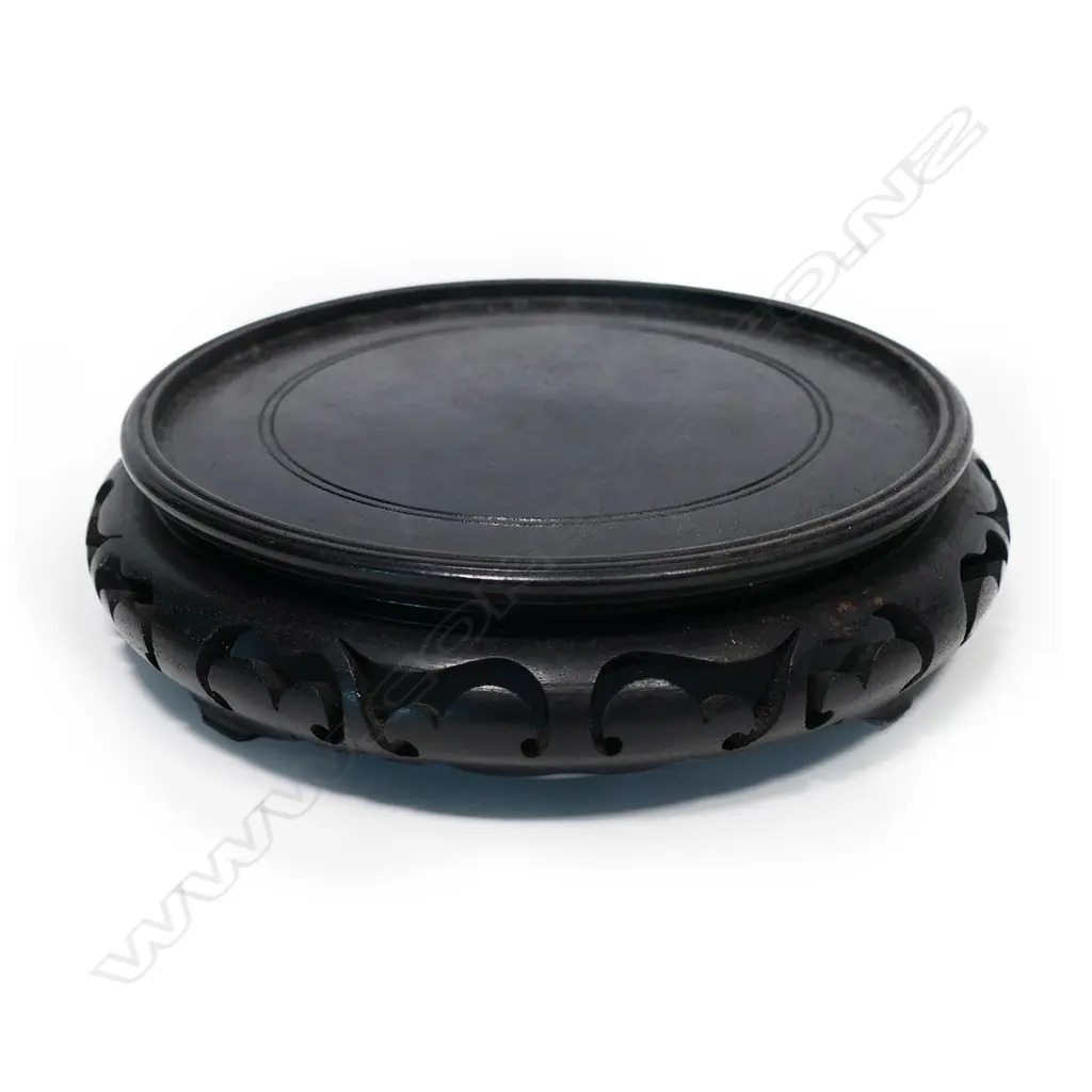 A Japanese Meiji period Imari footed bowl, Image 1++