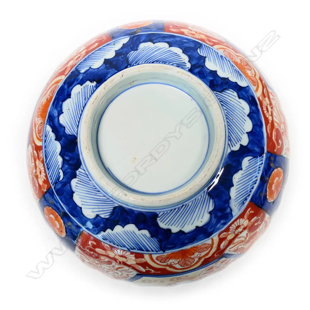 A Japanese Meiji period Imari bowl, Image 1++