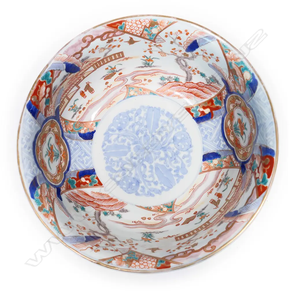 A Japanese Meiji period Imari footed bowl, Image 1++