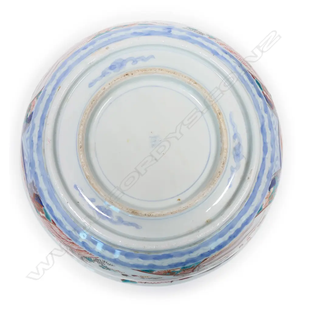 A Japanese Meiji period Imari footed bowl, Image 1++