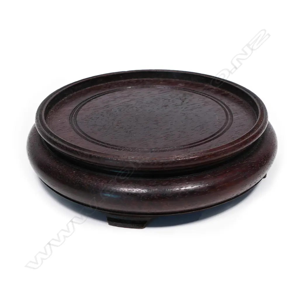 A Japanese Meiji period Imari footed bowl, Image 1++