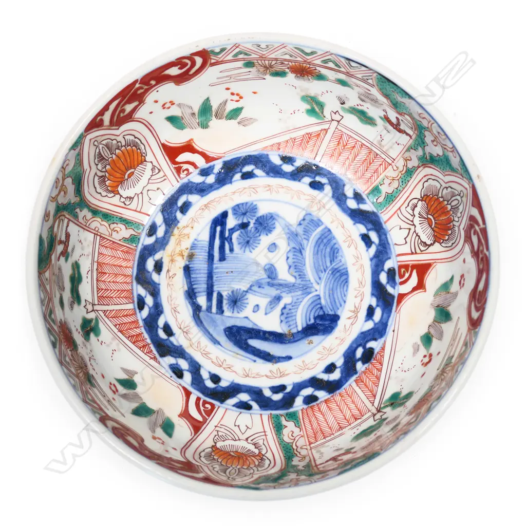 A Japanese Meiji period Imari footed bowl, Image 1++