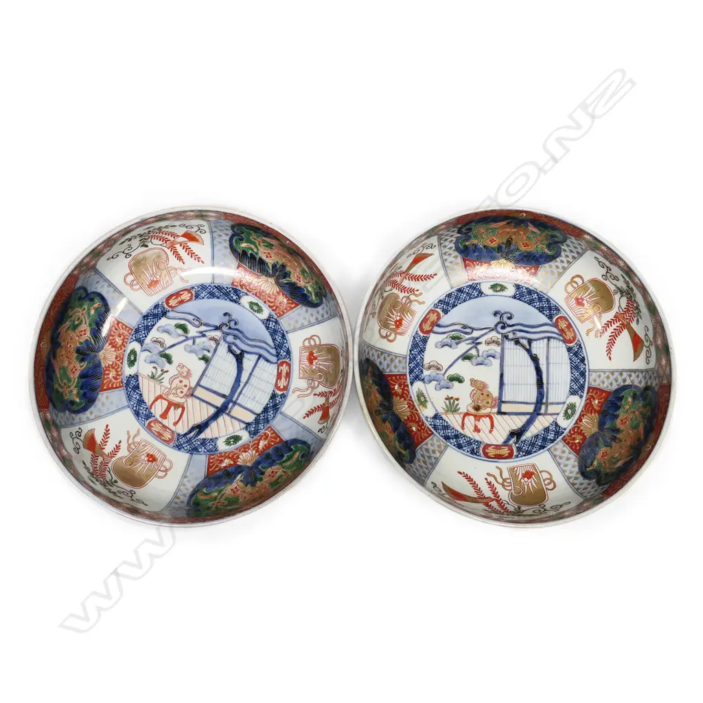 A pair of Japanese Meiji period Imari footed bowls, Image 1++