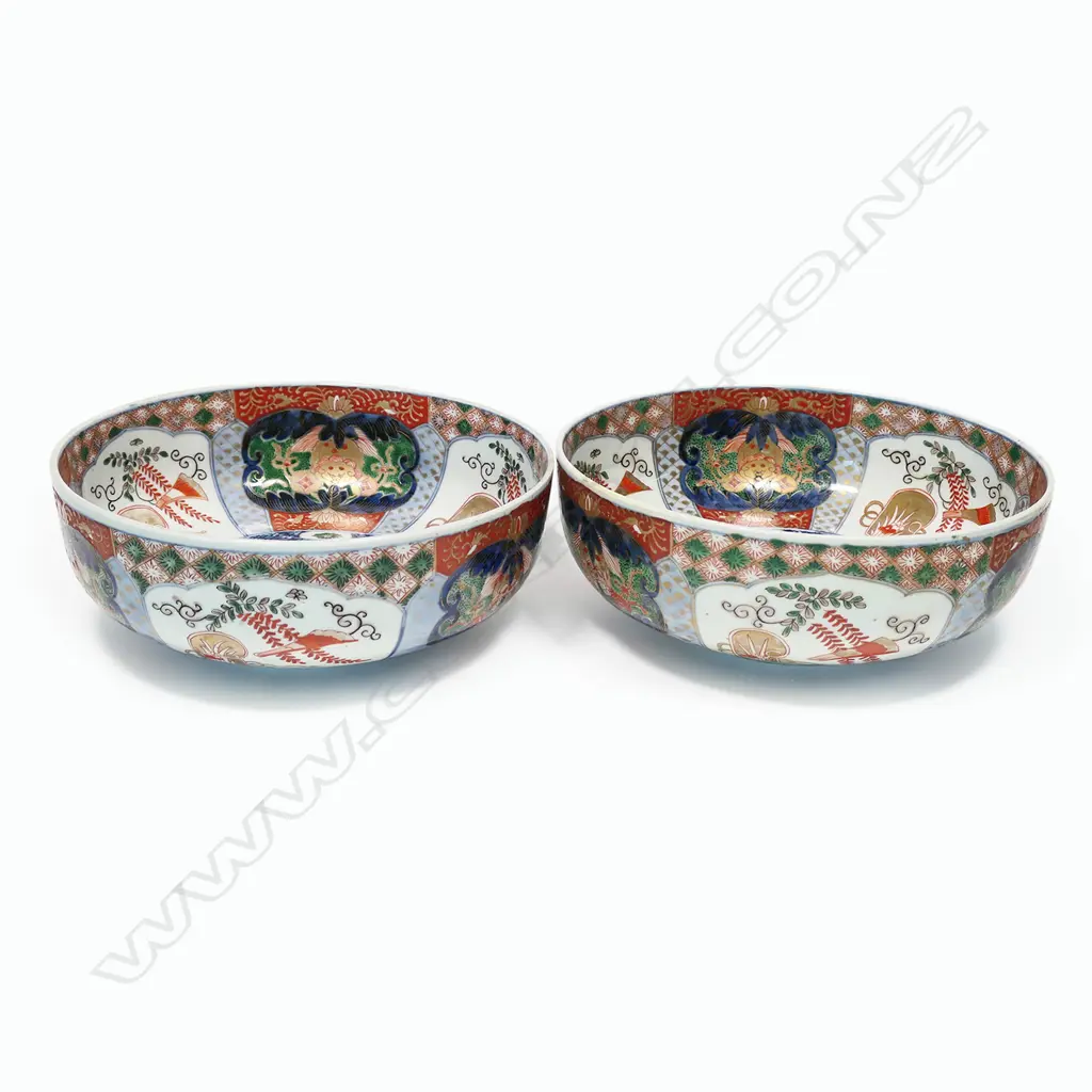 A pair of Japanese Meiji period Imari footed bowls, Image 1++