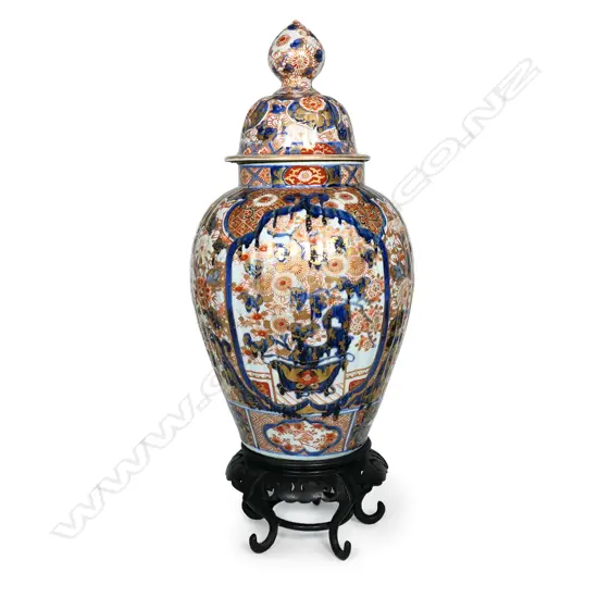 An impressive Japanese Meiji period Imari lidded urn,