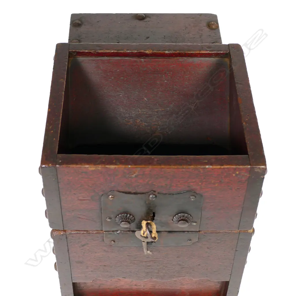 A keyaki wood 'zeni-bako' temple offering box, Image 1++