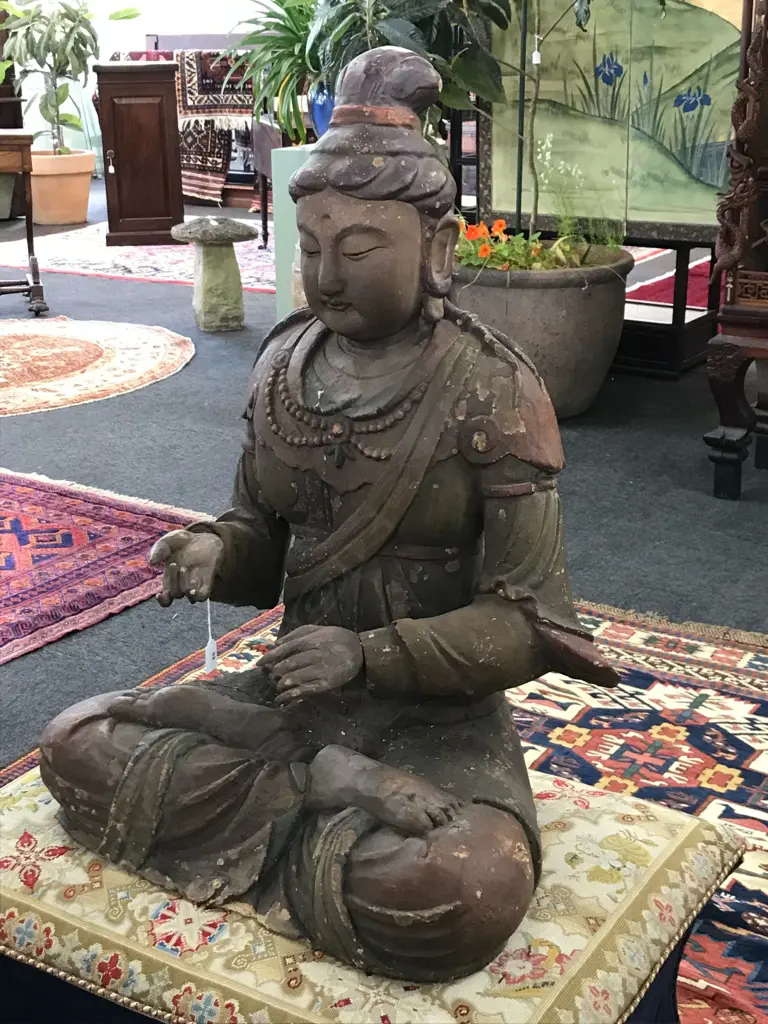 An early Japanese figure of the bodhisattva Avalokiteśvara (Kannon), Image 1++