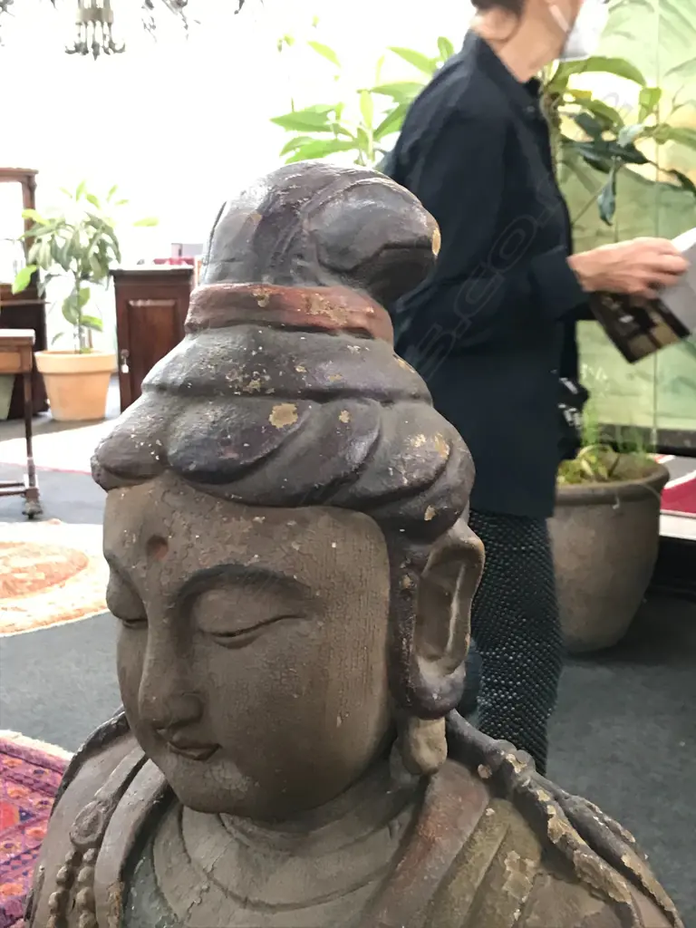 An early Japanese figure of the bodhisattva Avalokiteśvara (Kannon), Image 1++