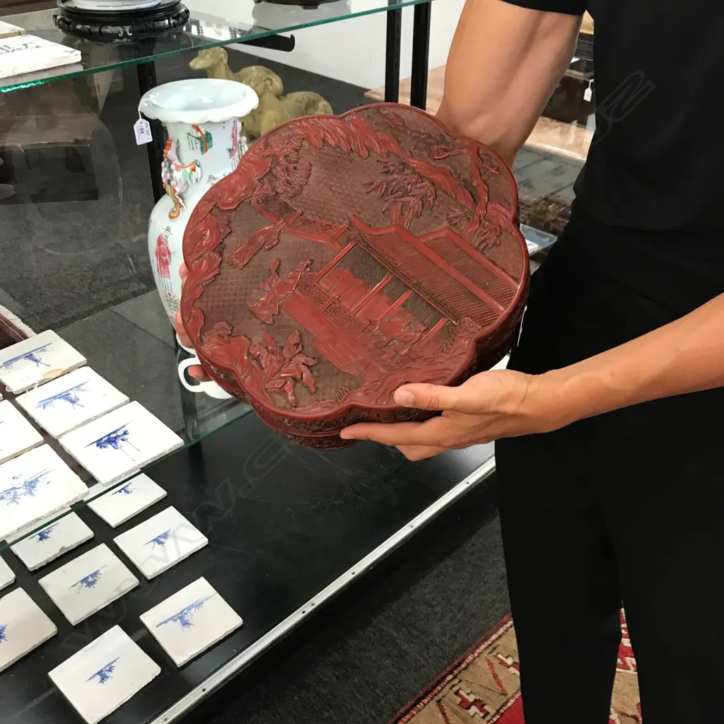 A cinnabar lacquer box, Image 1++