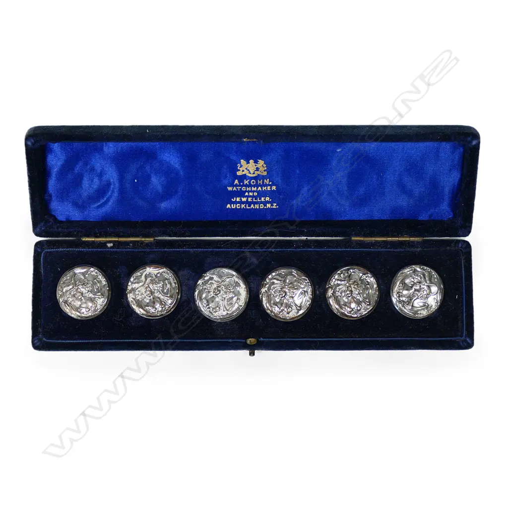 A boxed set of six Edwardian silver Art Nouveau maiden buttons, Image 1++