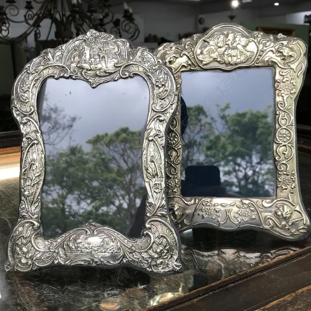 An antique style silver photo frame, Image 1++