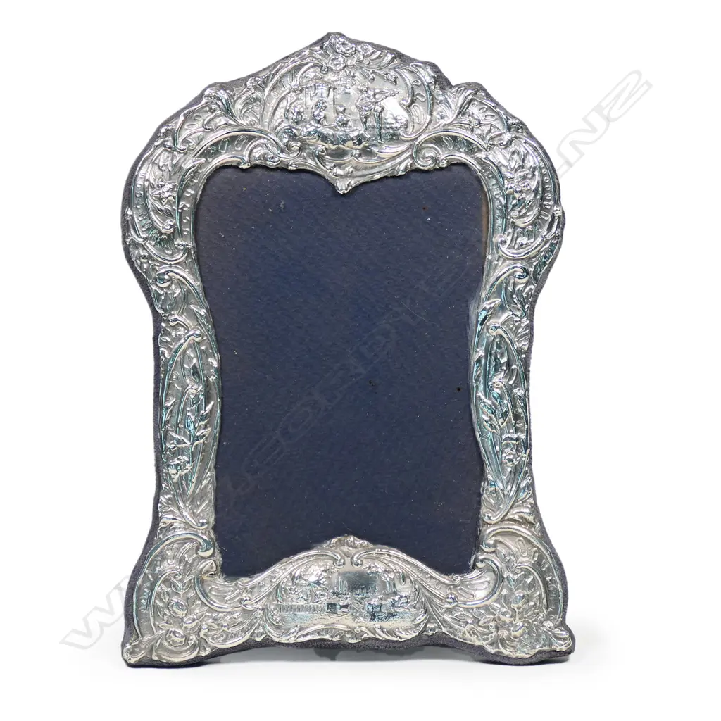 An antique style silver photo frame, Image 1++