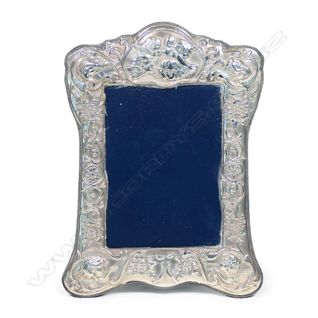 An antique style silver photo frame, Image 1++
