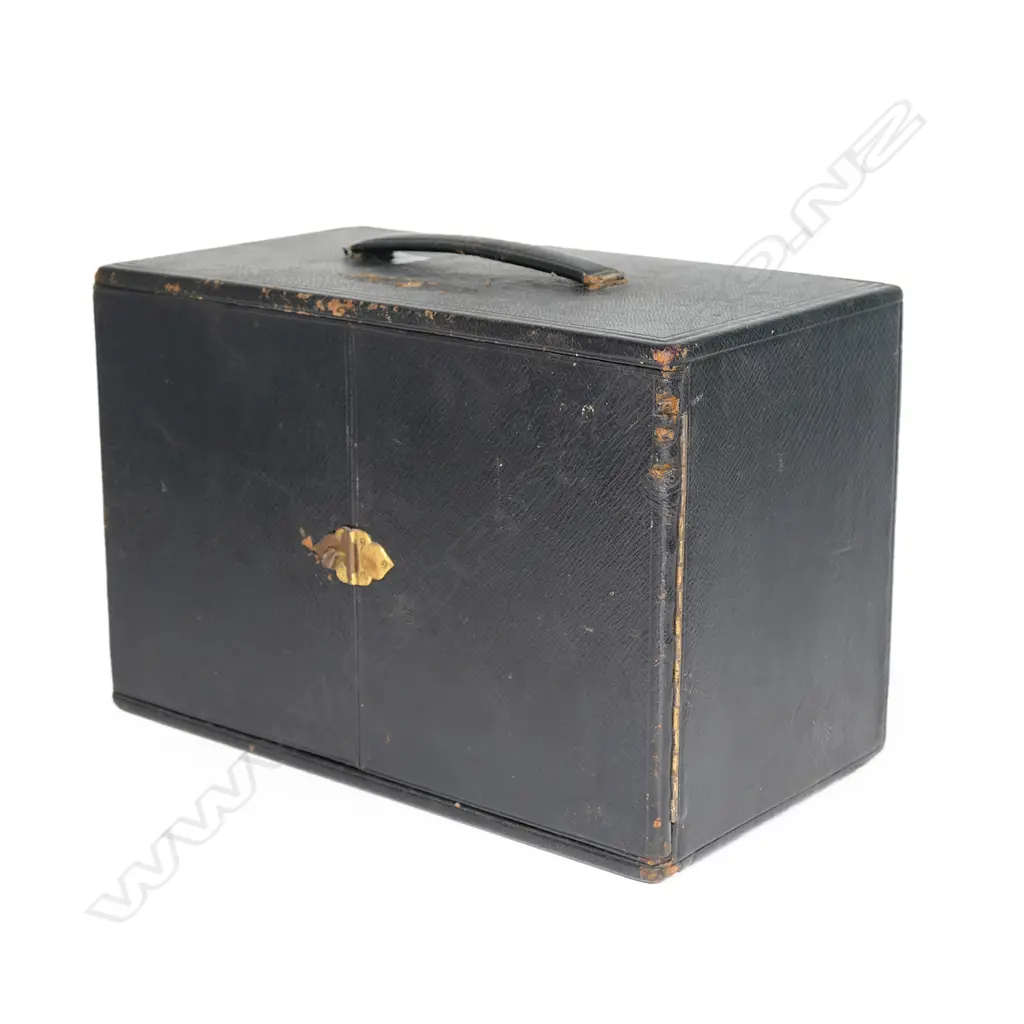 An early 1900s Royal Worcester and silver plate travelling tea set, Image 1++