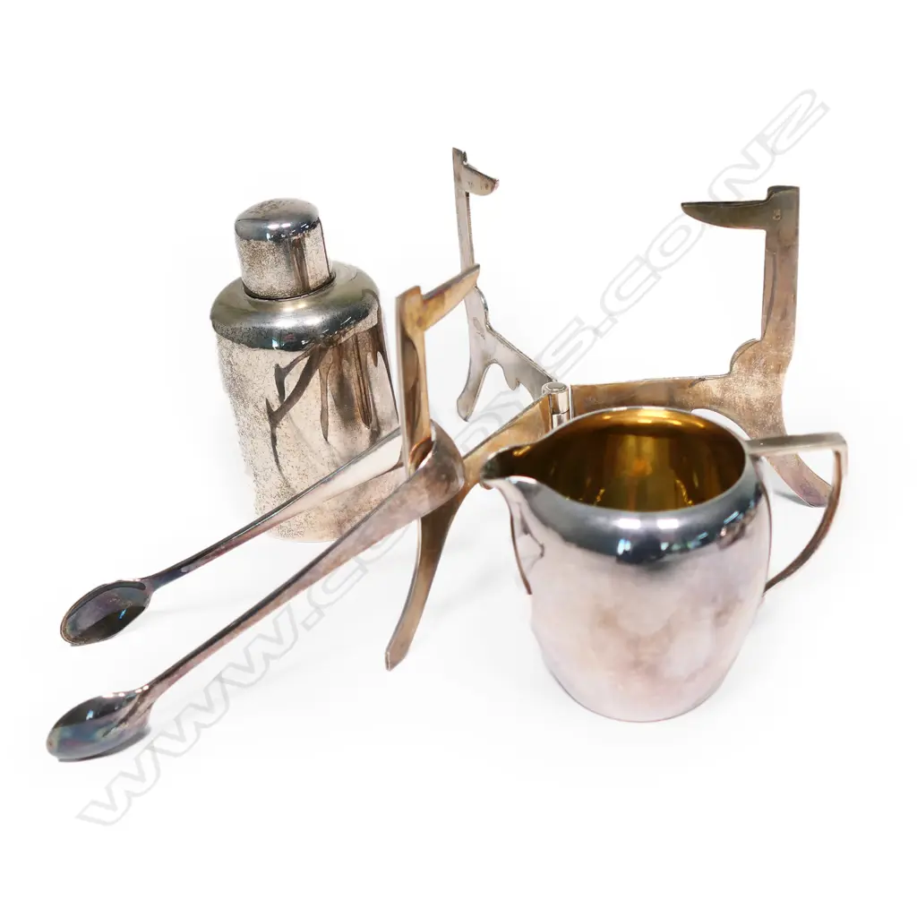 An early 1900s Royal Worcester and silver plate travelling tea set, Image 1++