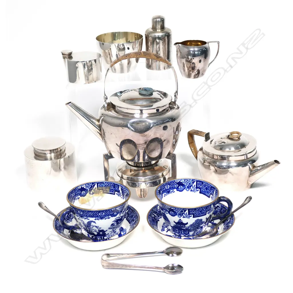 An early 1900s Royal Worcester and silver plate travelling tea set, Image 1++