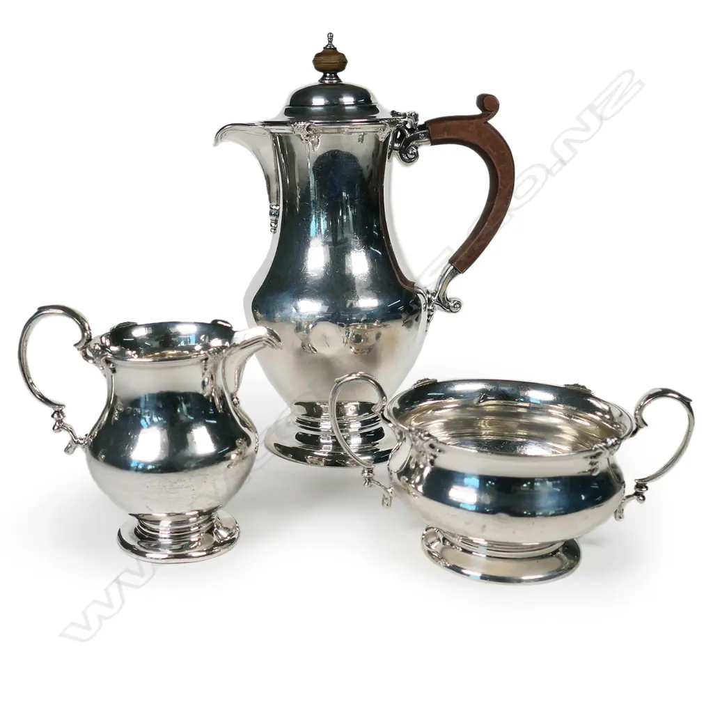 An early 20thC three piece set of coffee/hot water pot, sugar bowl and milk jug, Image 1++