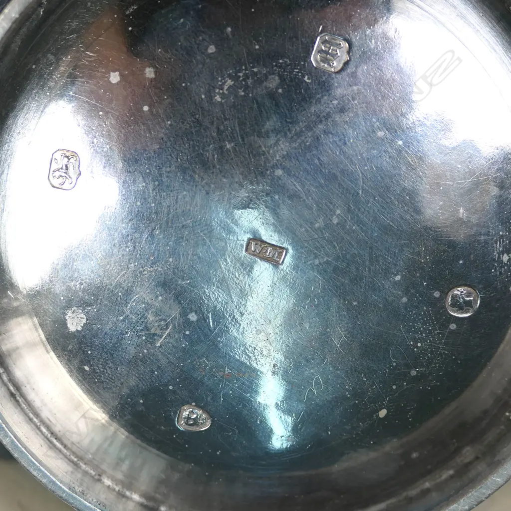 A Victorian silver teapot, London 1847 by Walter Morrisse, Image 1++