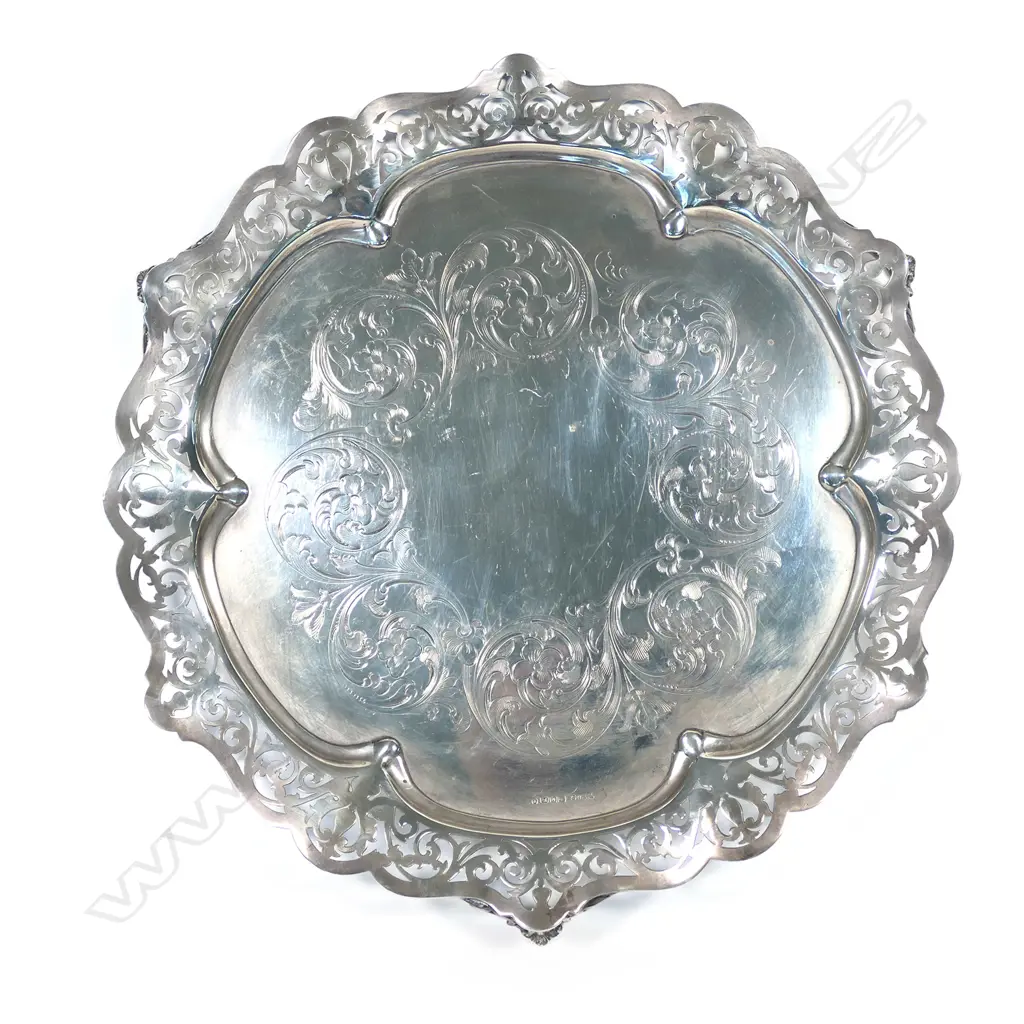 A Victorian silver tray, Image 1++