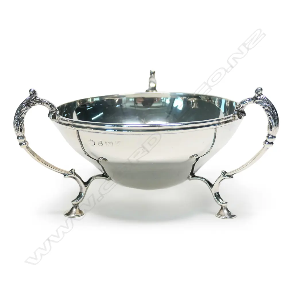 An Edwardian silver, three handled sugar bowl, Image 1++