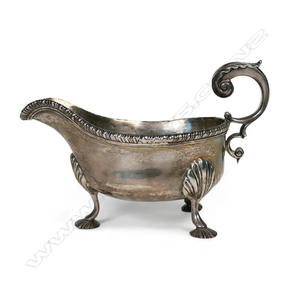 A weighty, Georgian style silver gravy boat, Image 1++