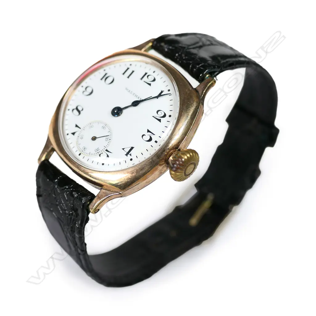 A 1930's rolled gold gent’s Waltham wristwatch Image 1++