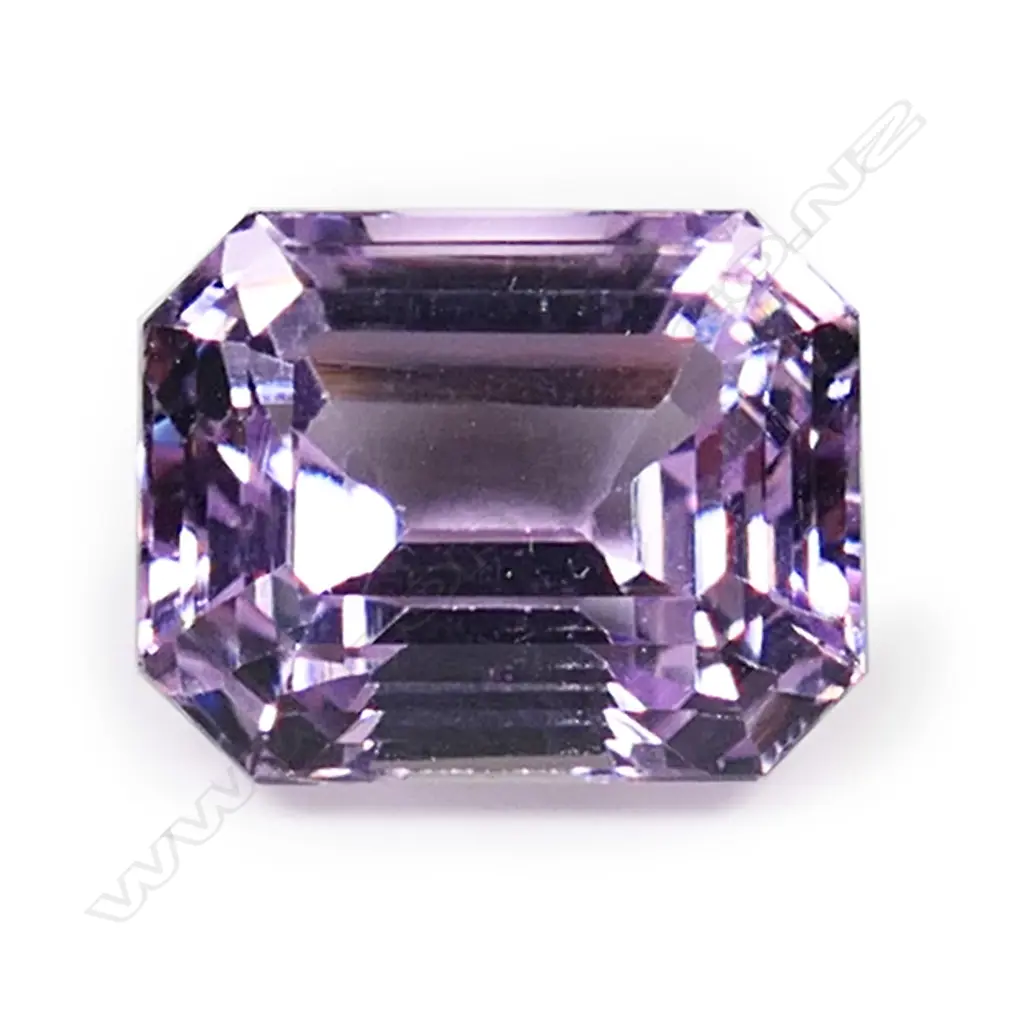 A 13.78ct loose kunzite gemstone, octagon cut. With AIG gem certificate. Image 1++